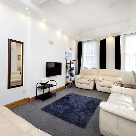 Joivy 3 Bed Flat In Old Town, Close To Grassmarket Эдинбург Экстерьер фото