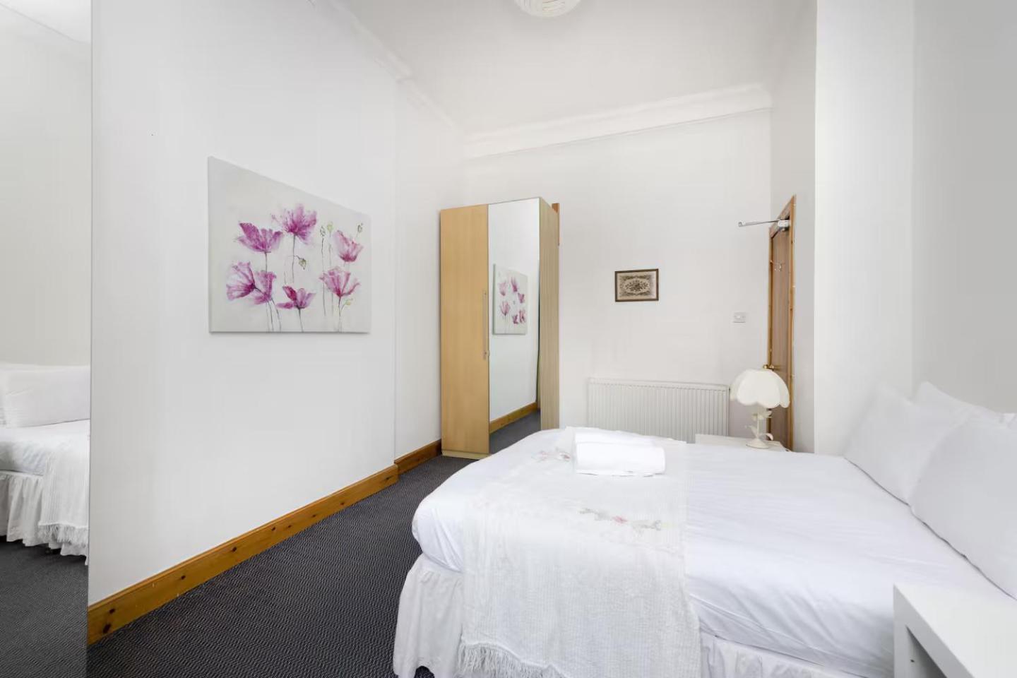 Joivy 3 Bed Flat In Old Town, Close To Grassmarket Эдинбург Экстерьер фото