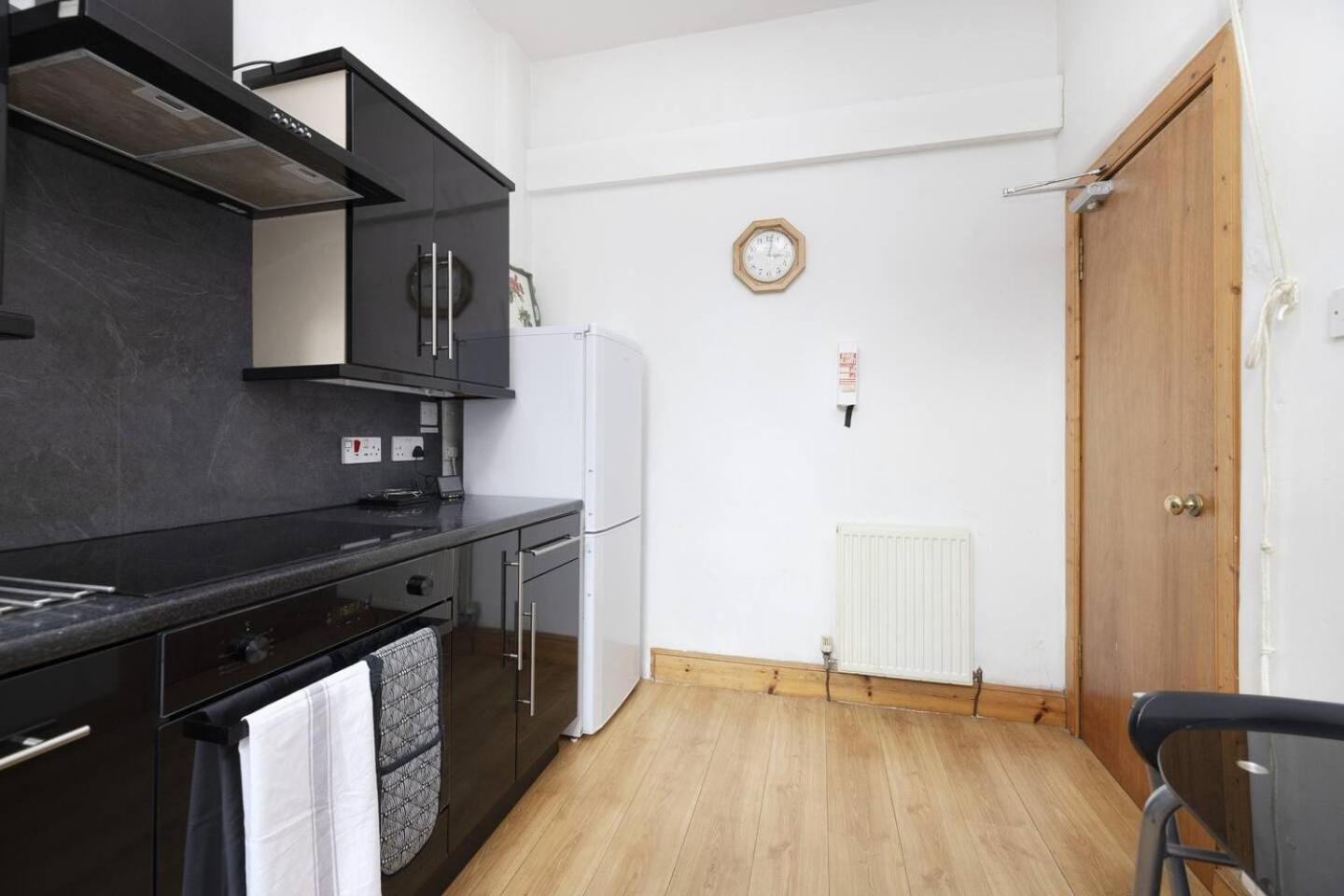 Joivy 3 Bed Flat In Old Town, Close To Grassmarket Эдинбург Экстерьер фото
